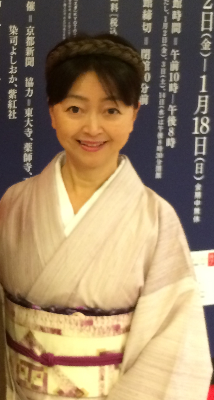 15年01月 吉岡幸雄展へ皇帝紫の帯で 秋尾沙戸子のペリオディスタ通信